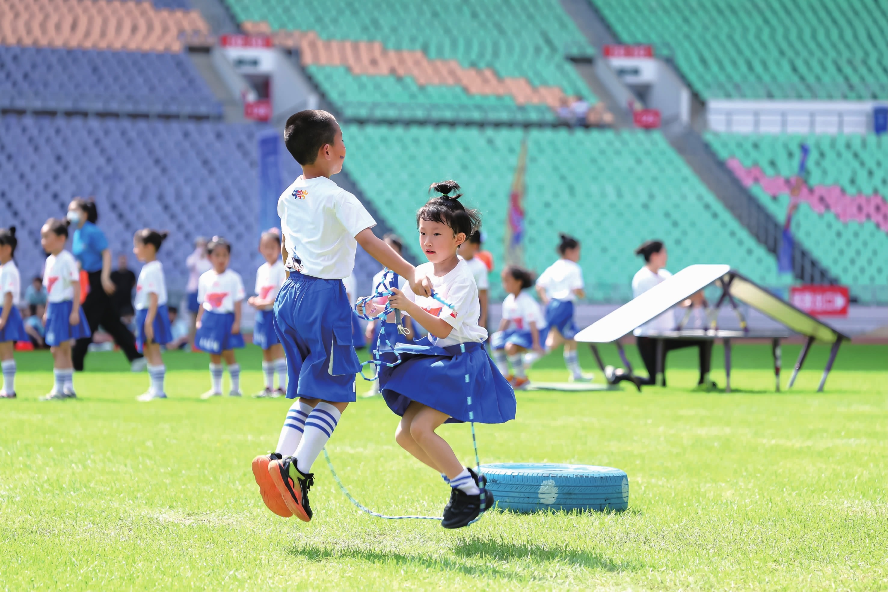 德天空：阿森纳和米兰有意里特尔